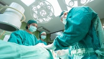 Verlierer Patient: Wie Kliniken und Ärzte durch unnötige Operationen Kasse machen