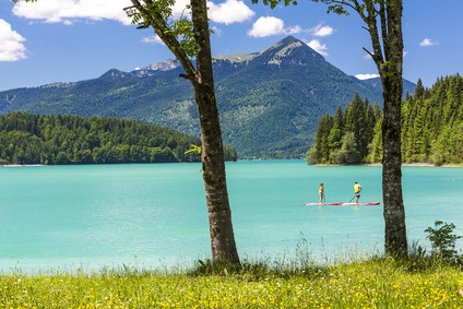 Der Walchensee in Bayern bietet kristallklares Wasser