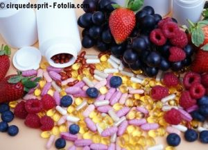 Rezeptfreie Nahrungsergänzungsmittel zum Abnehmen können Kräutermischungen, Tees oder Pillen sein, die die Gewichtsabnahme anregen oder zumindest unterstützen sollen.