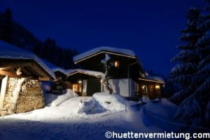 Berghütte Fluh abends 