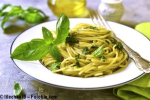 Einfach lecker: Spaghetti mit Feldsalat-Pesto