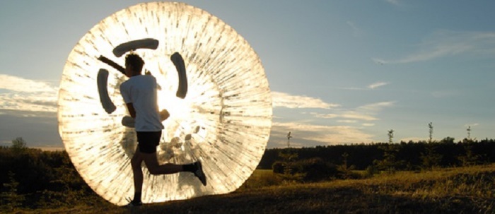 zorbing-kugel-natur-fotolia-700