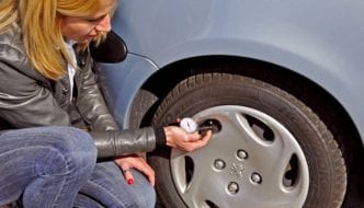 Der richtige Auto-Sicherheitscheck vor der Fahrt in den Urlaub