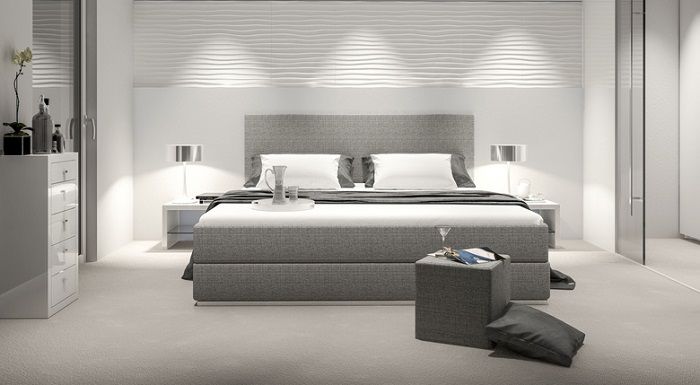 schönes breites Bett in weiß und grautönen