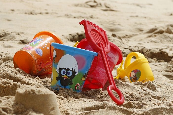 Spielzeug im Sandkasten