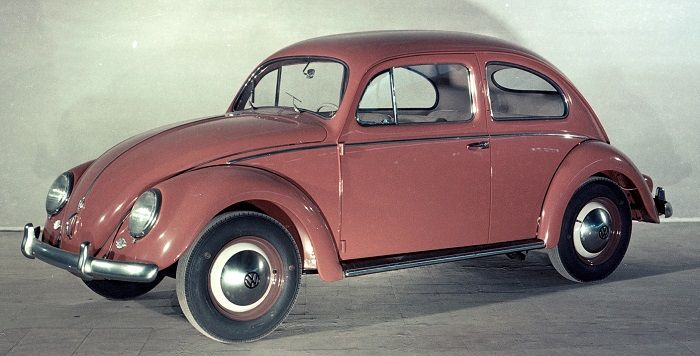 VW Käfer Baujahr 1956 im Studio fotografiert