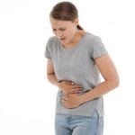 Bauchkrämpfe: Ursachen und Behandlung