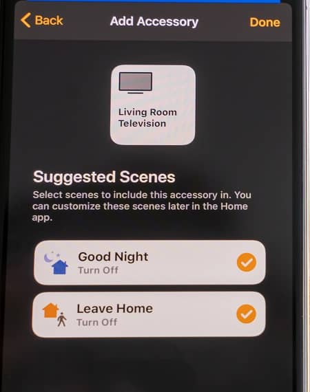 Auf einem Handy wird eine Smarthome Steuerung angezeigt