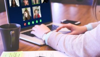 Yvonne de Bark – Webkuscheln ist das neue Kommunikationsgold