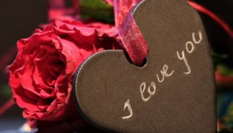 Kleine Geschenke erhalten die Liebe – Überraschungen für die Liebste zum Jahrestag