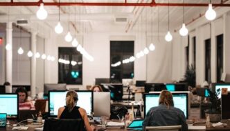 Effektiver arbeiten: Wie die richtige Software kleinen und mittelständischen Unternehmen helfen kann