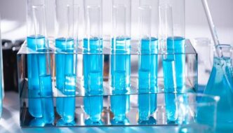 Bakterienbekämpfung im Badezimmer: Wissenschaft hinter antimikrobiellen Beschichtungen und Materialien